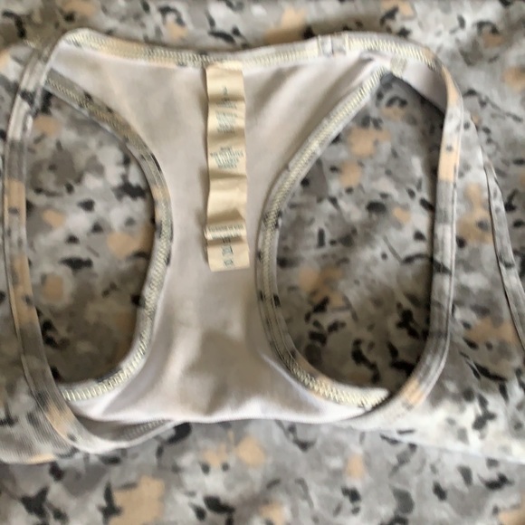 Lululemon top shirt - Picture 2 of 4